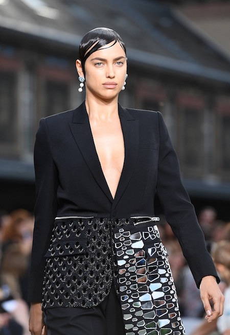 Em gái cô Kim tỏa sáng tại tuần lễ thời trang Paris - 6 Người đẹp Irina Shayk cũng ghi dấu ấn…