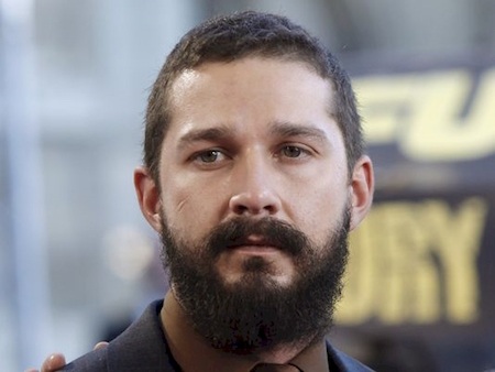 Quá khứ nghiện ngập của nhiều sao “bự” - 6 Shia LaBeouf thậm chí đã bị mất vai diễn trong loạt phim “Transformers” vì hành vi lạm dụng chất kích thích và mất kiểm soát khi lên cơn giận dữ. Sau khi vào trại cai nghiện, tinh thần của Shia đã được cải thiện khá nhiều với thành quả rõ rệt nhất chính là việc Shia bắt tay vào thực hiện đoạn phim truyền cảm hứng “Just do it”.