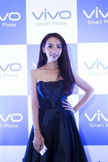 Nhiều bạn bè showbiz đến chúc mừng “ngày trọng đại” của Trấn Thành - 6 Diễn viên hài Thu Trang cũng tham dự sự kiện để chúc mừng Trấn Thành
