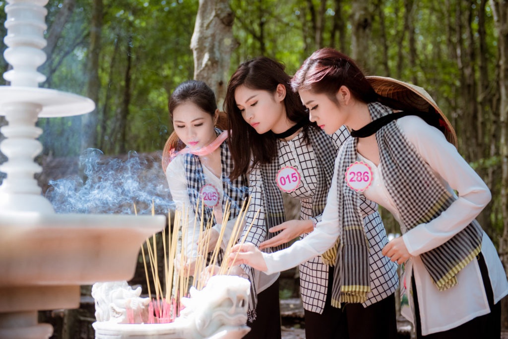 Thí sinh Hoa hậu Việt Nam 2016 gặp sự cố khi thăm đảo khỉ - 7 Thí sinh Hoa hậu Việt Nam 2016 gặp sự cố khi thăm đảo khỉ - 7