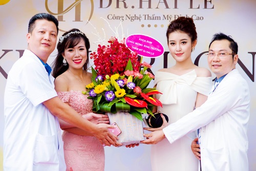 Á hậu Huyền My: "Không cho phép mình cẩu thả mỗi lần xuất hiện" - 6 Á hậu Huyền My giao lưu và chụp ảnh cùng các chuyên gia, bác sĩ của Dr.Hải Lê
