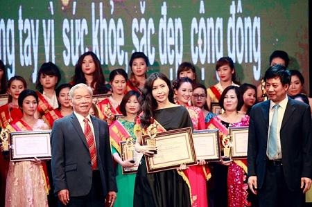 Hoa hậu doanh nhân Lam Cúc với xu hướng làm đẹp “văn minh” - 6 Giải thưởng “Thương hiệu chăm sóc sức khỏe chất lượng vàng” một lần nữa khẳng định thành công của Adora không chỉ được tạo dựng từ niềm tin của khách hàng mà còn được công nhận bởi những tổ chức uy tín.