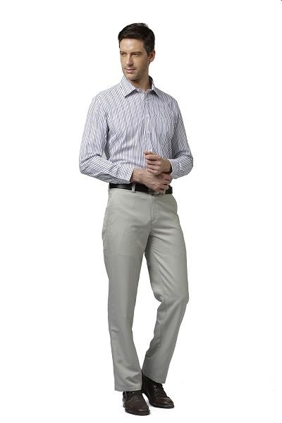 Áo sơ mi 2.495.000 đồng chỉ còn 750.000 đồng.