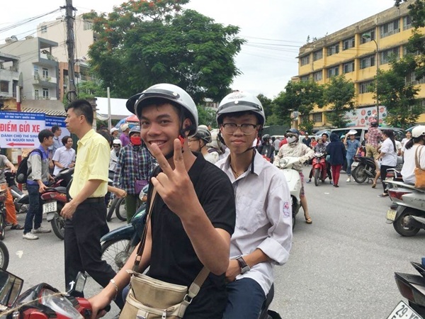 Kỳ thi THPT quốc gia 2016 - phụ huynh không còn vất vả chờ con thi - 7 Kỳ thi THPT quốc gia 2016 - phụ huynh không còn vất vả chờ con thi - 7