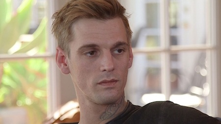 Quá khứ nghiện ngập của nhiều sao “bự” - 7 Aaron Carter, người từng là “hoàng tử âm nhạc” trong lòng của biết bao thiếu nữ, đã đánh mất cả tương lai và sự nghiệp chỉ vì lỡ sa chân vào con đường nghiện rượu. Rất may là sau đó, người anh trai Nick của Aaron đã đưa nam ca sĩ đi cai nghiện và bắt đầu một cuộc sống mới.