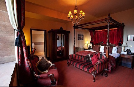 Toà lâu đài có tới 48 phòng ngủ…