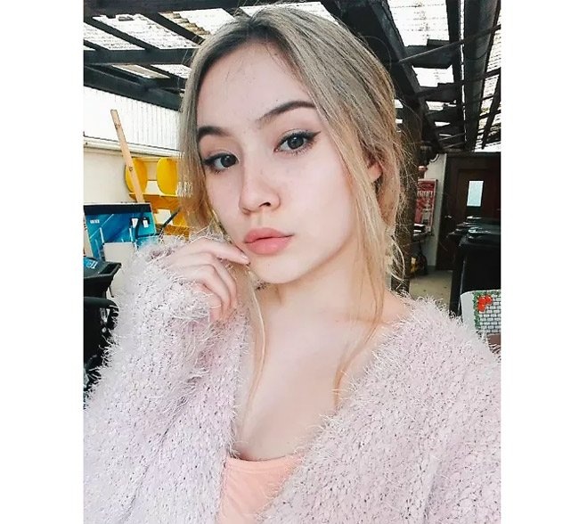 4 “hot girl lai” vừa giàu có, xinh đẹp lại học rất giỏi - 8
Xuất hiện trên một diễn đàn tổng hợp các gương mặt xinh đẹp, quyến rũ nhất châu Á, hot girl gốc Việt nhận được nhiều lời khen ngợi.