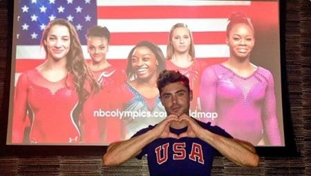 Khi các sao “cháy” hết mình cùng mùa Olympic - 7 Zac Efron gửi một “tình yêu” lớn cho các cô gái của đội tuyển Mỹ
