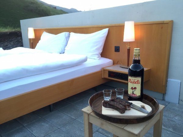 Khách sạn “ngàn sao” ở Thụy Sĩ: đắt đắng mà vẫn hút khách - 7