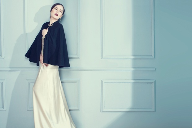 Người đẹp chạy theo mốt son thâm, trang điểm góc cạnh để có những bức ảnh ấn tượng.