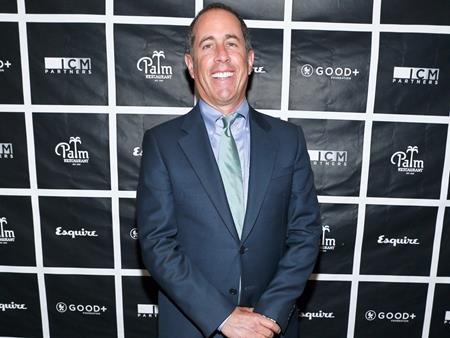Những ngôi sao giàu có nhất hành tinh - 8 Nổi đình nổi đám với bộ phim hài sitcom “Seinfeld”, khi tham gia vào mùa phim cuối cùng, Jerry Seinfeld đã “bỏ túi” khoản cát-xê kỉ lục là 1 triệu đô la/1 tập phim. Không chỉ thành công với bộ môn nghệ thuật thứ 7, Jerry Seinfeld còn kiếm bộn tiền khi thành lập công ty Columbus 81 Productions. Ước tính, khối tài sản của sao nam này hiện đã lên tới 860 triệu đô la Mỹ.