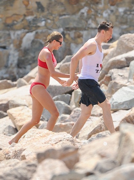 Ngất ngây khi loạt người đẹp cùng nhau thả dáng trong “đại tiệc” bikini - 9 Taylor Swift lúc nào cũng quấn quýt bên bạn trai