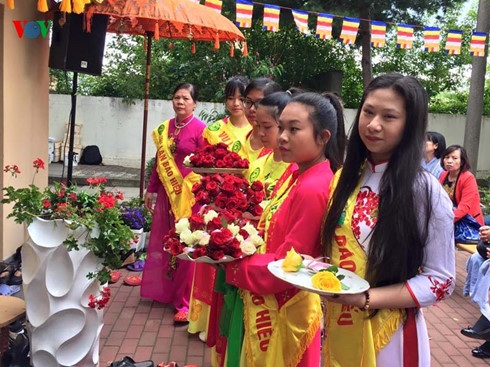 Đại lễ Vu Lan ấm áp tại Berlin cùng bà con Việt kiều ở Đức - 10 Đại lễ Vu Lan ấm áp tại Berlin cùng bà con Việt kiều ở Đức - 10