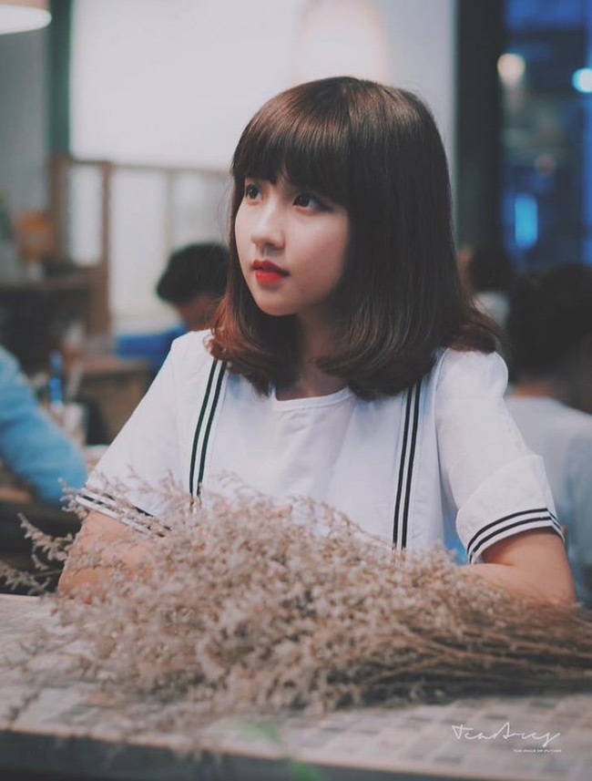 4 hot girl Ngoại thương xinh như hoa hậu Đỗ Mỹ Linh - 10
Những bức ảnh lung linh cô đăng tải trên Facebook cá nhân đều hút hàng nghìn lượt thích.