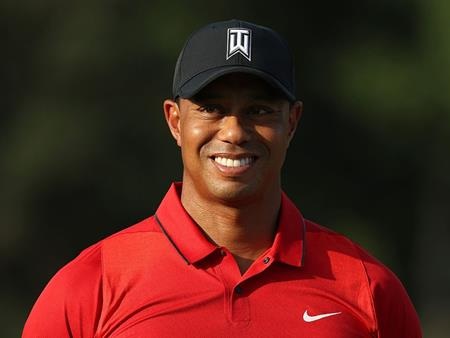 Những ngôi sao giàu có nhất hành tinh - 9 Dù sự nghiệp đánh golf có phần chững lại trong vài năm gần đây nhưng không vì thế mà khả năng kiếm tiền của Tiger Woods bị ảnh hưởng. Nhờ các khoản tiền thưởng siêu “khủng” trong quá khứ cùng bản hợp đồng kỷ lục ký với Nike, Tiger Woods hiện vẫn là ngôi sao thể thao giàu nhất hành tinh với khối tài sản lên tới 900 triệu đô la Mỹ.