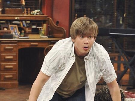 Sao và những màn “cưa sừng làm nghé” hồn nhiên đến khó tin - 9 Jason Earles từng diễn xuất rất “ngọt” khi vào vai anh trai của Miley Cyrus trong bộ phim “Hannah Montana”