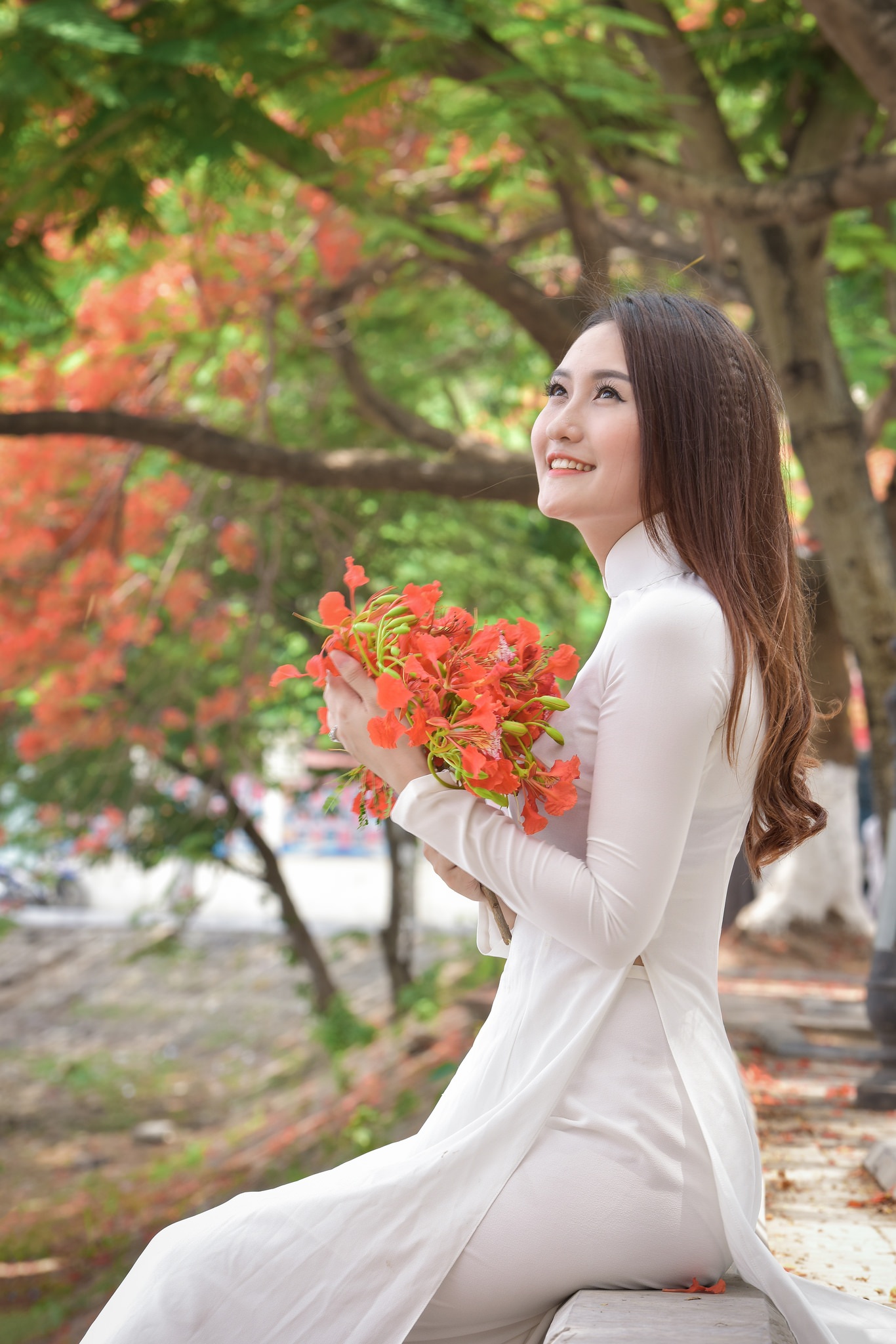 Thiếu nữ Hà thành mơ màng bên hoa phượng "rực cháy" - 8 Thiếu nữ Hà thành mơ màng bên hoa phượng "rực cháy" - 8