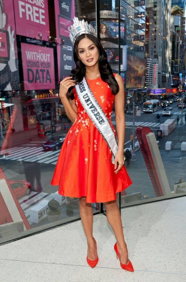 MC “thảm họa” xúc động vì được hoa hậu Colombia tha thứ - 8
Pia Wurtzbach đang sống và làm việc tại New York, Mỹ trong vai trò Hoa hậu Hoàn vũ 2015.