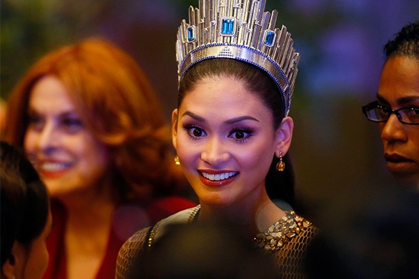 Đương kim Hoa hậu Hoàn vũ diện kiến tổng thống Philippines - 12
Hoa hậu Pia Wurtzbach chia sẻ, cô muốn được trở thành Bond Girl của Philippines.