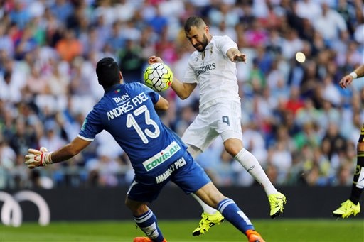 Real Madrid tạo “cơn mưa bàn thắng” ở Los Carmenes? - 2 Benzema ghi bàn duy nhất ở trận đấu với Granada ở lượt đi