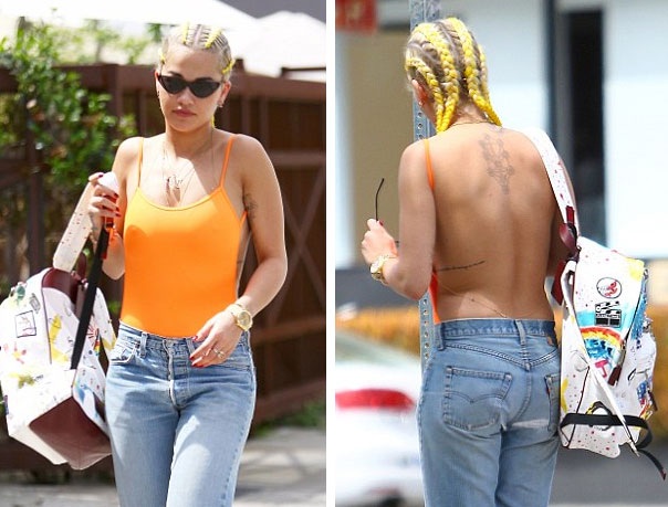 Lạ mắt với áo "mất lưng", không "nội y" của Rita Ora - 7
Nữ ca sĩ nổi tiếng hiện là một trong những ngôi sao có phong cách thời trang ấn tượng nhất thế giới. Với danh tiếng và gu thời trang riêng, Rita được chọn là gương mặt đại diện cho nhãn hiệu Adidas và vừa giới thiệu bộ sưu tập mới của hãng.