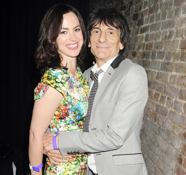 Đã lên chức ông, thành viên nhóm Rolling Stones lại làm bố của hai công chúa - 2
Ronnie và Sally kết hôn vào năm 2012 và đã chung sống bên nhau gần 4 năm.