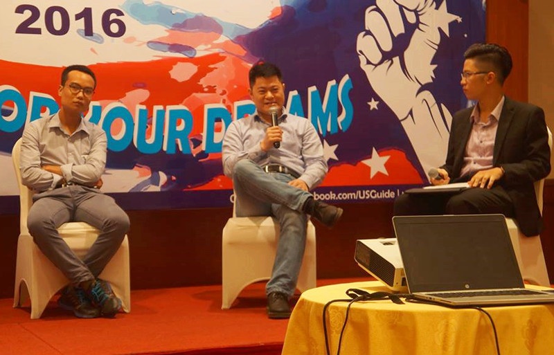 Bố mẹ sốc vì bạn cùng phòng của con gái là… trai Mỹ - 3
Chiến đấu vì giấc mơ và hòa mình vào cộng đồng là kinh nghiệm để học và hiểu về nước Mỹ nhanh nhất của anh Nguyễn Bá Trường Giang (giữa).
