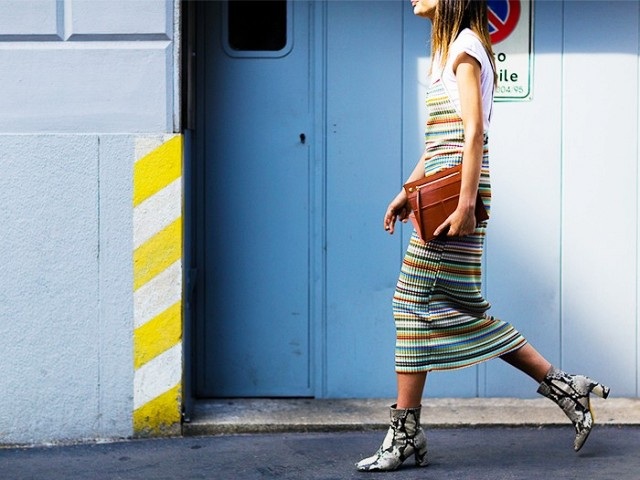 
Hãy làm cho không khí xung quanh bạn bừng sáng hơn bởi những họa tiết màu sắc trên trang phục của bạn
