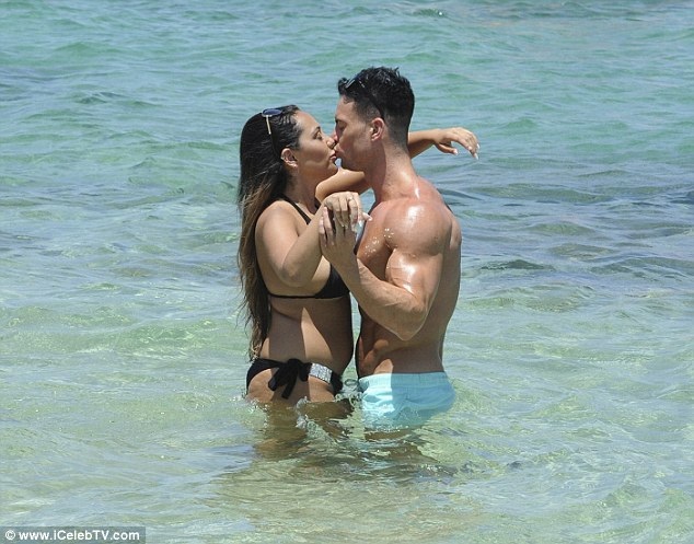 
Tuy nhiên cô đã rời xa show này sau phần 7
