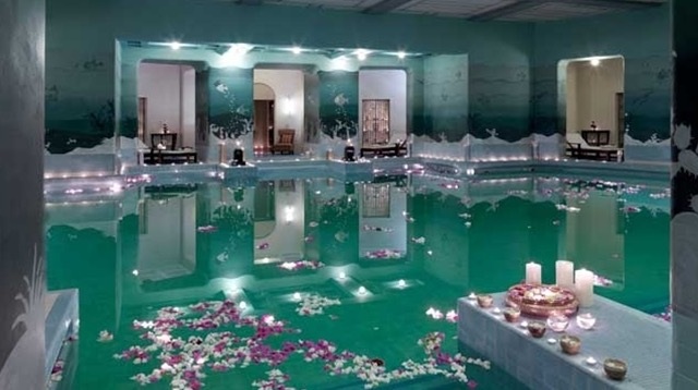 
Bể bơi được xem là nơi thú vị nhất tại Palace này.
