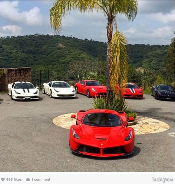 
Siêu xe là phương tiện đi lại hàng ngày.
