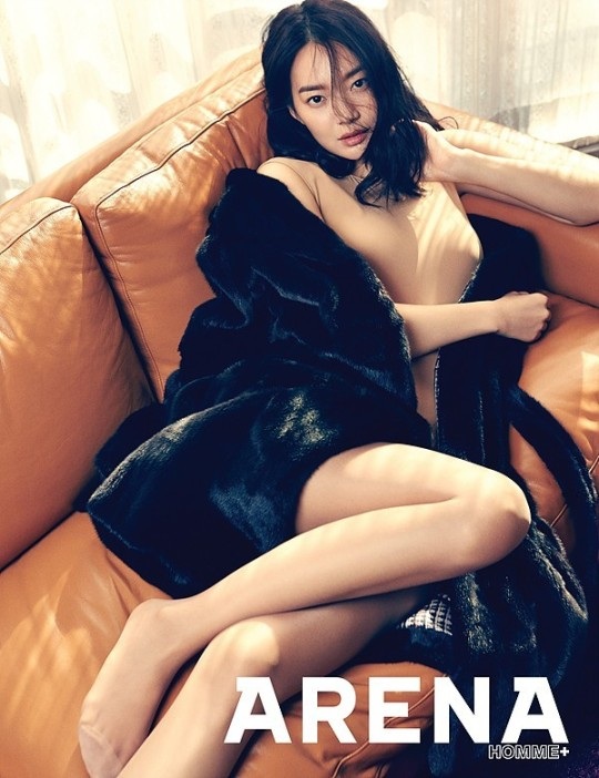 Shin Min Ah: "Tôi không còn áp lực lúc nào cũng phải xinh đẹp" - 11
Người đẹp 32 tuổi nhận ra rằng, trong cuộc đời mỗi người, sắc đẹp hay tiền tài không phải là ths quan trọng nhất. “Tình yêu là điều quan trọng nhất với tôi. Nó là sức mạnh để người ta tồn tại. Đó là lý do tôi tin rằng, con người đẹp hơn khi yêu. Chắc chắn sự thay đổi ngoại hình là không tránh được nhưng ta vẫn tự tin hơn nhờ nội lực, và điều đó mới khiến chúng ta đẹp hơn”.