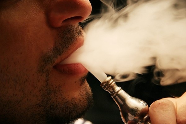 Thuốc lá điện tử và shisha nguy hiểm như thuốc lá điếu - 1 Thuốc lá điện tử và shisha nguy hiểm như thuốc lá điếu - 1