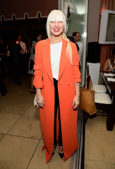 Thêm 1 phiên bản của Lady Gaga - 9
Sia - khi không có những phụ kiện rườm rà đi kèm.