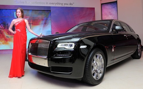 Tránh thuế, mỗi ngày một siêu xe về nước - 1
So với mức thuế suất 60% hiện tại, tỷ lệ chênh lệch thuế suất quá cao sẽ khiến những chiếc xe này bị tăng giá đến cả chục tỷ đồng nếu chậm chễ thông quan.