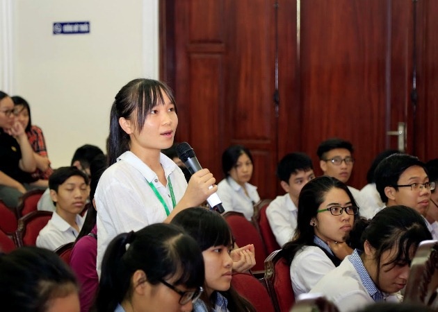 Giáo sư đoạt giải Nobel Hóa học thuyết trình tại ĐH Quốc gia Hà Nội - 2
Sinh viên giao lưu với GS. Kurt Wuthrich