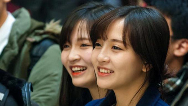 Chị em song sinh 9X Việt giành quán quân ý tưởng kinh doanh tại Nhật - 6
Một số hình ảnh xinh đẹp của 2 chị em sinh đôi Mỹ Huyền và Huyền Trang.