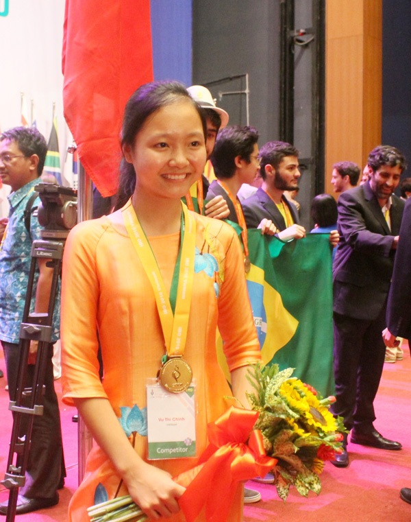 Chuyện cô gái mang Vàng cho đội Olympic Sinh học VN sau 16 năm chờ đợi - 3
Chinh chọn ĐH Y Hà Nội thay vì đi du học.