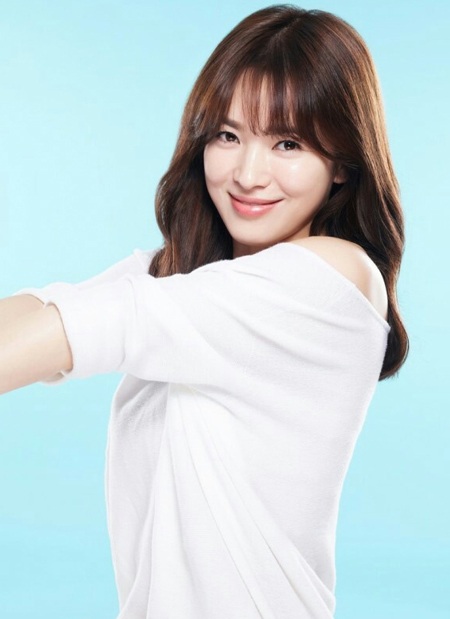 Song Hye Kyo: “Song Joong Ki đã chạm tới trái tim của tôi” - 3
Ngôi sao 35 tuổi xem Hậu duệ Mặt trời như bộ phim cứu cánh sự nghiệp của cô tại Hàn Quốc.