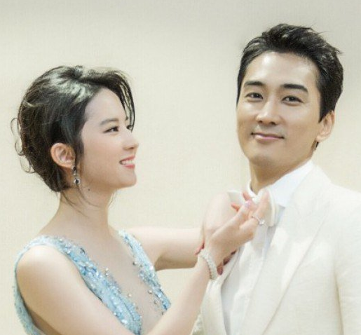 Rộ tin Song Seung Heon và Lưu Diệc Phi đã chia tay - 1
Cặp tình nhân Song Seung Heon và Lưu Diệc Phi đã hò hẹn được gần 1 năm.