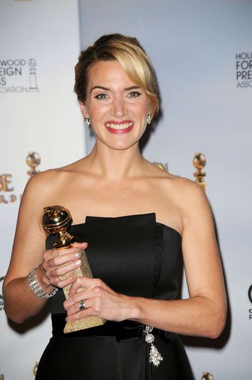 
“Nàng Rose” Kate Winslet đã rất nghẹn ngào khi nhận giải Nữ diễn viên chính xuất sắc nhất của Oscar, Quả cầu vàng, SAGs cho vai diễn người phụ nữ đặc biệt “ôm ấp” mối tình với một thanh niên kém tuổi qua những tranh sách trong bộ phim “The Reader”. Bộ phim được thực hiện năm 2008 đã mang đến một hình ảnh mới mẻ và chứng tỏ khả năng diễn xuất xuất sắc của “bông hồng Anh”. Năm 2009, cùng là đề cử cho vai diễn trong The Reader, Kate nhận giải Oscar dành cho Nữ diễn viên chính xuất sắc nhất và giải Nữ diễn viên phụ xuất sắc nhất tại Quả cầu vàng và SAGs. Cũng trong năm đó, người đẹp Anh lại nhận thêm giải thưởng Nữ diễn viên chính xuất sắc nhất dành cho vai diễn trong bộ phim Revolutionary Road tại lễ trao giải Quả cầu vàng.
