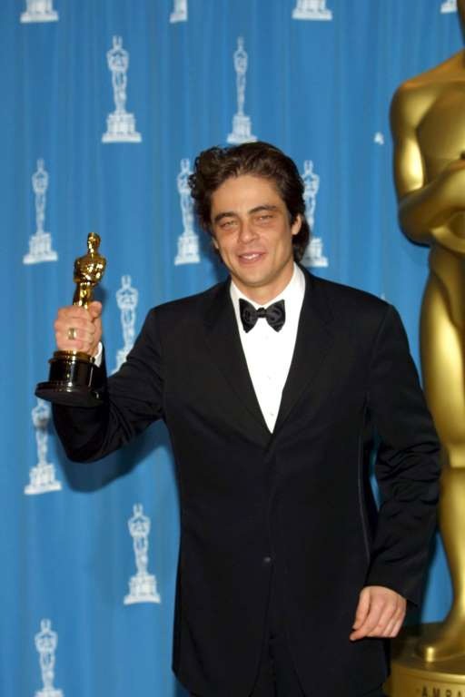 
Benicio Del Toro xuất sắc giành giải Quả cầu vàng và Oscar năm 2001 dành cho Nam diễn viên phụ xuất sắc nhất cho vai diễn trong bộ phim Traffic. Tuy nhiên, tại lễ trao giải SAGs, anh lại lên sân khấu để nhận tượng vàng dành cho Nam diễn viên chính xuất sắc nhất cũng cho vai diễn trong Traffic.
