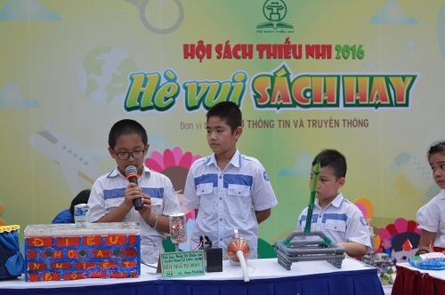 Học sinh nhí chế tạo máy hút bụi từ vỏ chai nước bỏ đi - 8
Học sinh trường tiểu học Đoàn Thị Điểm thuyết trình về STEM tái chế