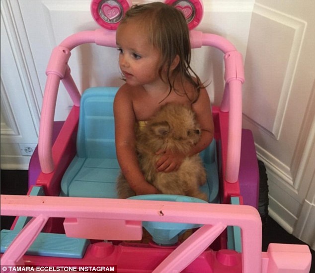 
Sau khi lên chức mẹ, Tamara Ecclestone dành nhiều thời gian cho con gái
