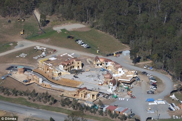 Hé lộ hậu trường siêu phẩm Thần Sấm - 1
Phần 3 của loạt phim bom tấn Thần Sấm mang tên Ragnarok đã có những cảnh quay đầu tiên tại Gold Coast, Úc vào tuần qua