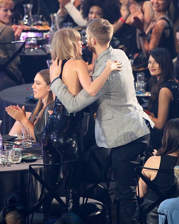 
Hồi tháng 3 họ vẫn còn xuất hiện bên nhau rất hạnh phúc, vì vậy việc ca sỹ 27 tuổi chia tay DJ đình đám 32 tuổi gây nhiều bất ngờ với fans
