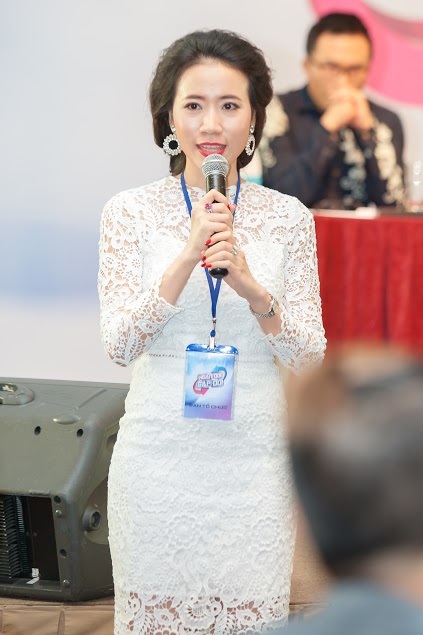 MC Ngọc Thanh điệu đà với váy ren trắng - 6
Sắp tới, cô dự định tổ chức một triển lãm áo dài nhằm quảng bá, tôn vinh trang phục truyền thống cũng như những nét đặc sắc của văn hóa, du lịch Việt Nam đến với bạn bè thế giới.