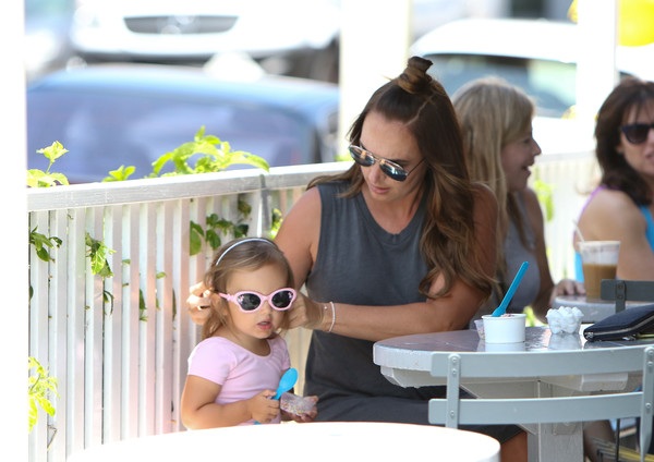 Con gái tỷ phú F1 làm mẹ đảm - 4
Tamara Ecclestone giành phần lớn thời gian chăm sóc con gái từ khi lên chức mẹ