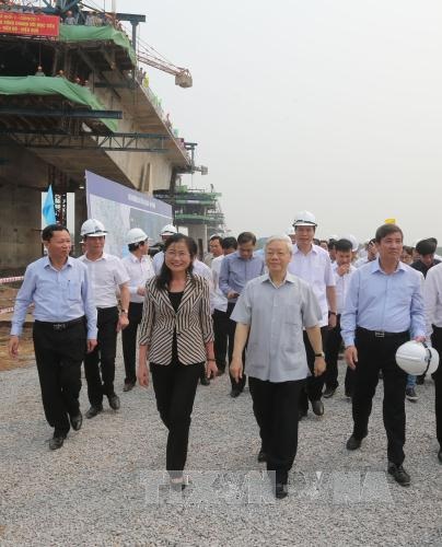 
Tổng Bí thư Nguyễn Phú Trọng thăm Dự án cầu Sông Chanh.
