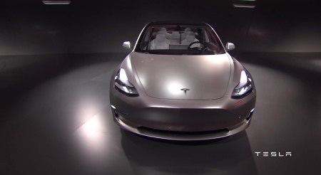 Tesla Model 3 trình làng, giá "mềm" - 5